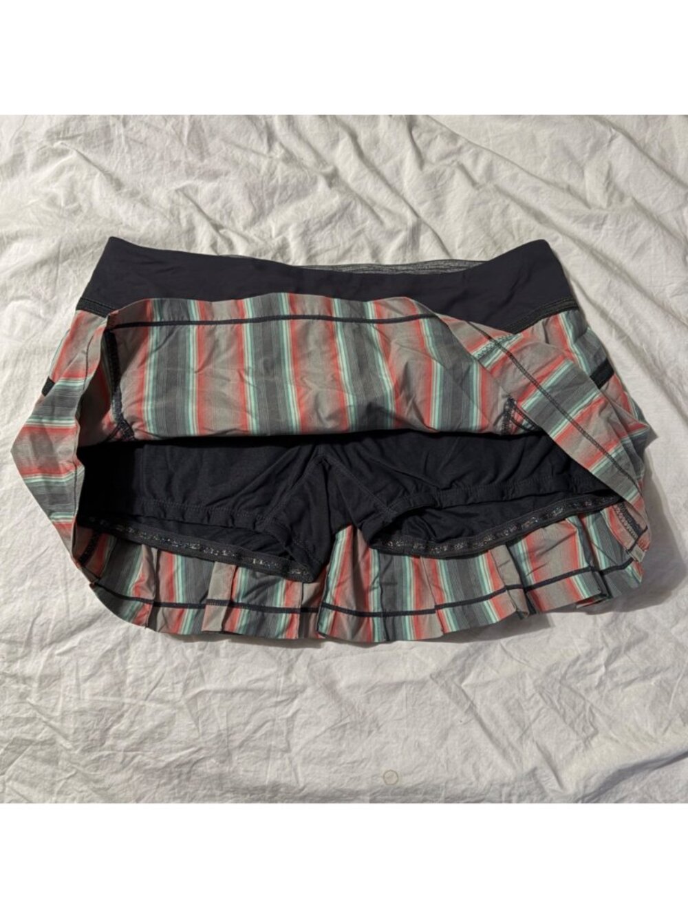 Like New Lululemon Run Reflection Skirt Ombre Stripe Coal Lined Shorts Size 10 - Picture 5 of 10